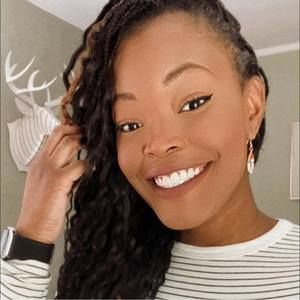 Meet your Posher, Joia